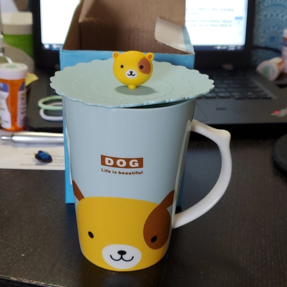 Cup with lid - Picture 1 of 1